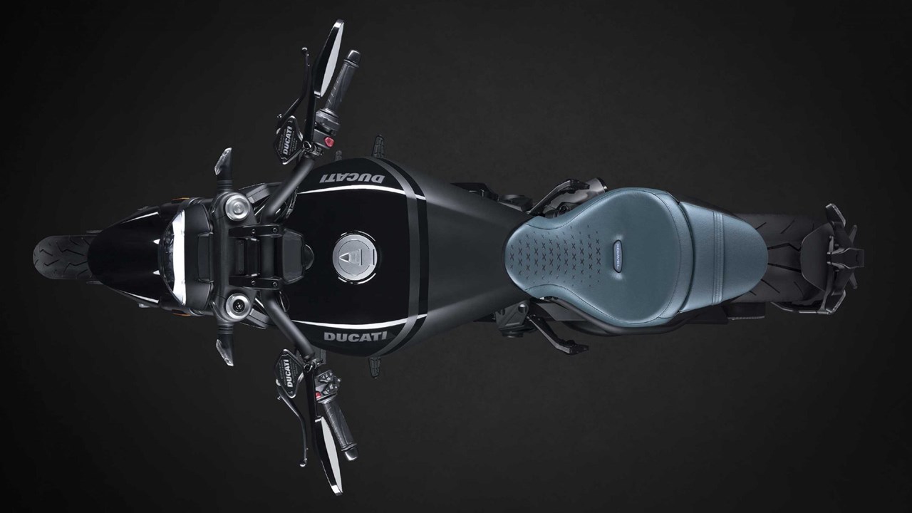 Τρομερή δουλειά από τους Ιταλούς με έμφαση στην πολυτέλεια.