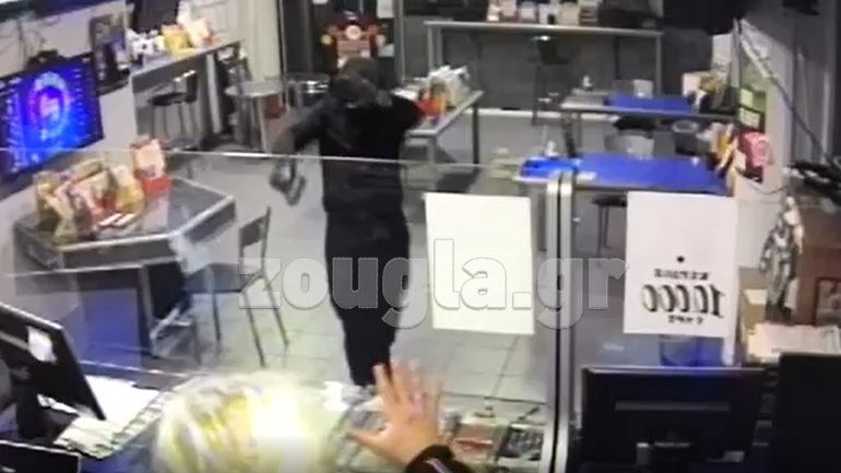 Συνελήφθη ο ληστής που… άλλαζε παπούτσια Συνελήφθη ο ληστής που… άλλαζε παπούτσια