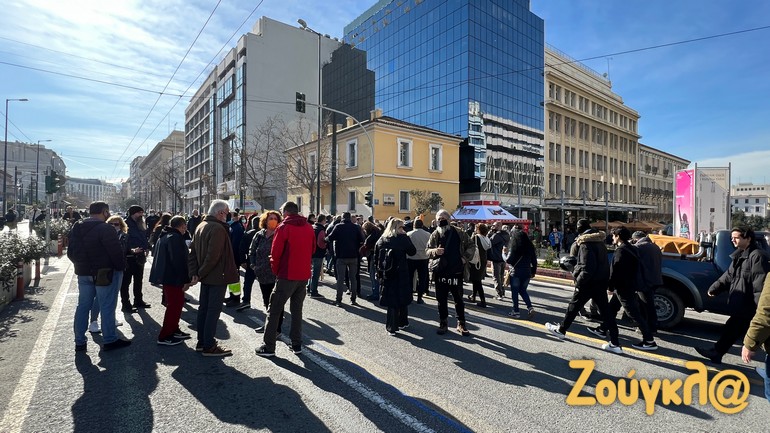 Επεισόδια σε συγκέντρωση στα Προπύλαια