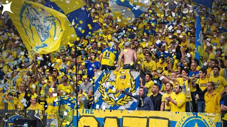 Οπαδοί εισέβαλαν με φωτοβολίδες στην προπόνηση της Μακάμπι Τελ Αβίβ