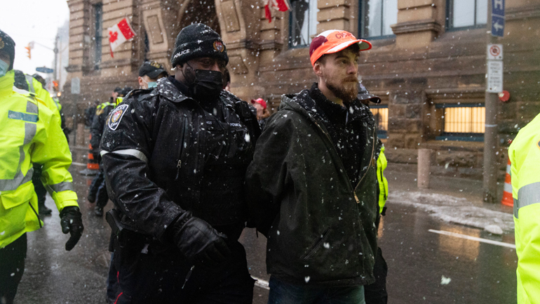 Καναδάς: Οι πρώτες συλλήψεις διοργανωτών του κινήματος «κονβόι της ελευθερίας»