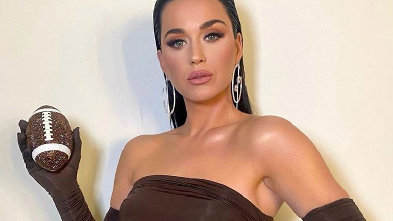 Katy Perry: Με look εμπνευσμένο από μια… μπάλα ράγκμπι