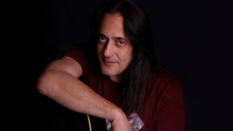 «Τα παλιοσίδερα»: Ένα νέο τραγούδι από τον Δημήτρη Λιόλιο