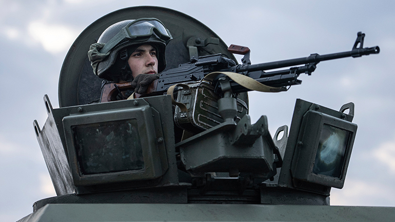 Η Ουκρανία κάνει λόγο για έναν νεκρό στρατιώτη από βομβαρδισμό