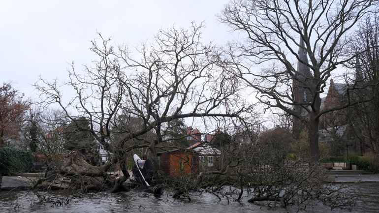 Τουλάχιστον 14 νεκροί από τη θύελλα Γιούνις στη βορειοδυτική Ευρώπη