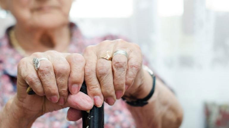 Περισσότεροι θάνατοι από γεννήσεις στη χώρα – Το φαινόμενο θα συνεχιστεί και θα ενταθεί τις επόμενες δεκαετίες