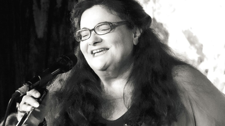 Η Νένα Βενετσάνου και η Μαρία Σουλτάτου τραγουδούν για τα 100 χρόνια από τη Μικρασιατική Καταστροφή