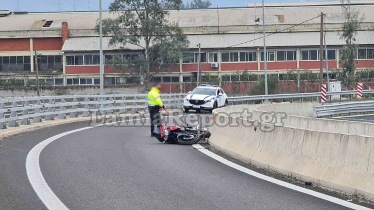 Λαμία: Σκοτώθηκε με μηχανή στην είσοδο της πόλης – «Καρφώθηκε» στα κιγκλιδώματα
