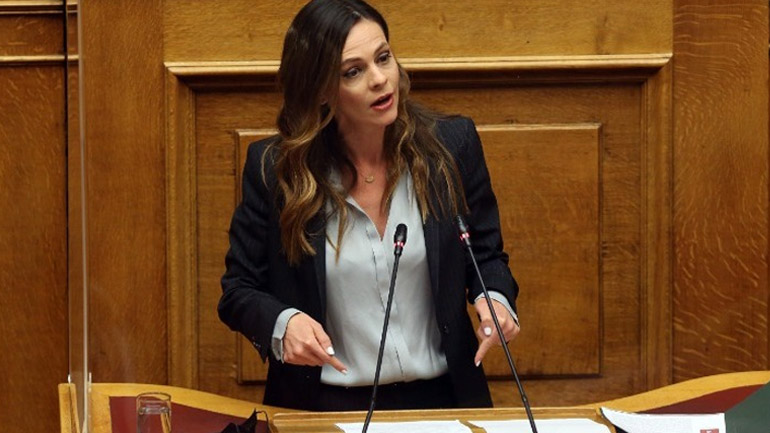 Αχτσιόγλου: Οι προτεραιότητες της κυβέρνησης φτωχοποιούν την κοινωνία