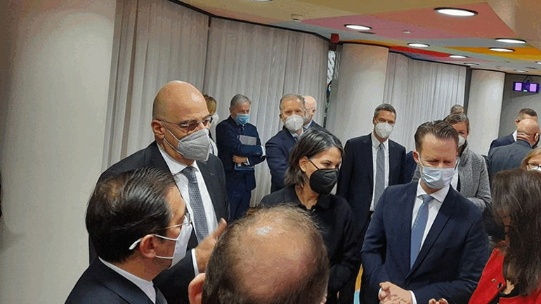 Βέλγιο: Σειρά σύντομων συναντήσεων Δένδια με ομολόγους του, μεταξύ των οποίων και με τη Γερμανίδα ΥΠΕΞ