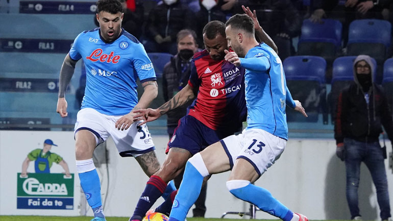Ιταλία: Η Κάλιαρι έκοψε το δρόμο της Νάπολι προς την κορυφή (1-1) – Απέφυγαν την ήττα στο τέλος οι «παρτενοπέι»