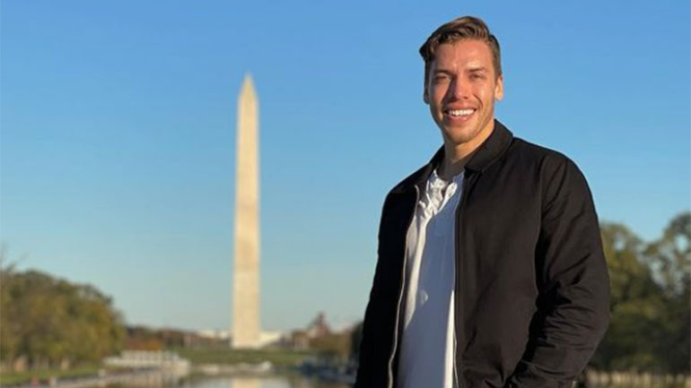 Στον γιο του Άρνολντ Σβαρτσενέγκερ, Τζόζεφ Μπαένα, δεν αρέσουν οι εφαρμογές γνωριμιών