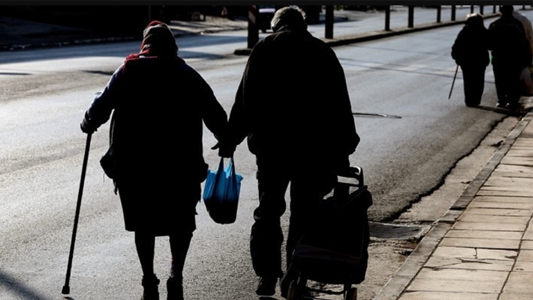 Αυξημένος ο κίνδυνος θανατηφόρου εμφράγματος για τους ηλικιωμένους με οικονομικά προβλήματα