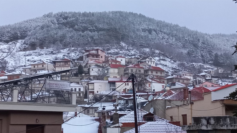 Στα «λευκά» ορεινές περιοχές της Λάρισας