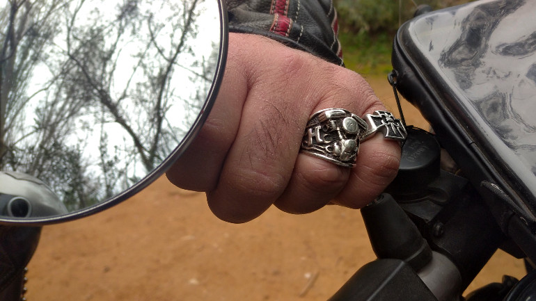 Για την ώρα μας αρκεί ένα original δαχτυλίδι της H-D.