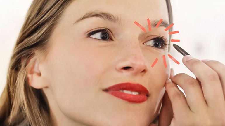 Puppy eyeliner: Ο νέος τρόπος εφαρμογής του eyeliner που κάνει θράυση στο TikTok