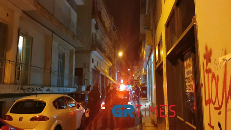 Θεσσαλονίκη: Επιχείρησε να «μπουκάρει» με το αυτοκίνητο στο σπίτι της πρώην συντρόφου του