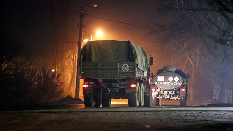 Bild: Ρωσικές ειδικές δυνάμεις χωρίς διακριτικά κινούνται από τα νότια της Ουκρανίας προς τη Μαρινόφκα