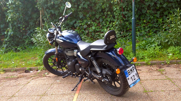 Η στήριξη της πλάτης είναι στον προαιρετικό εξοπλισμό, το ίδιο και μια ψηλή ζελατίνα.