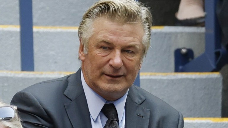 Ο σύζυγος της Χαλίνα Χάτσινς εξοργισμένος με τον Άλεκ Μπάλντγουιν