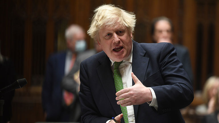 Ο Τζόνσον χαρακτηρίζει τον Πούτιν «δικτάτορα» και υπόσχεται «μαζικές» κυρώσεις