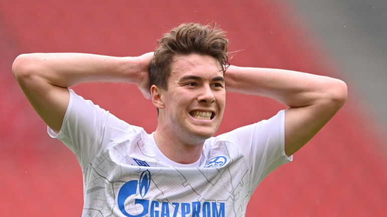 Η Σάλκε αφαίρεσε το λογότυπο της GAZPROM από τη φανέλα της