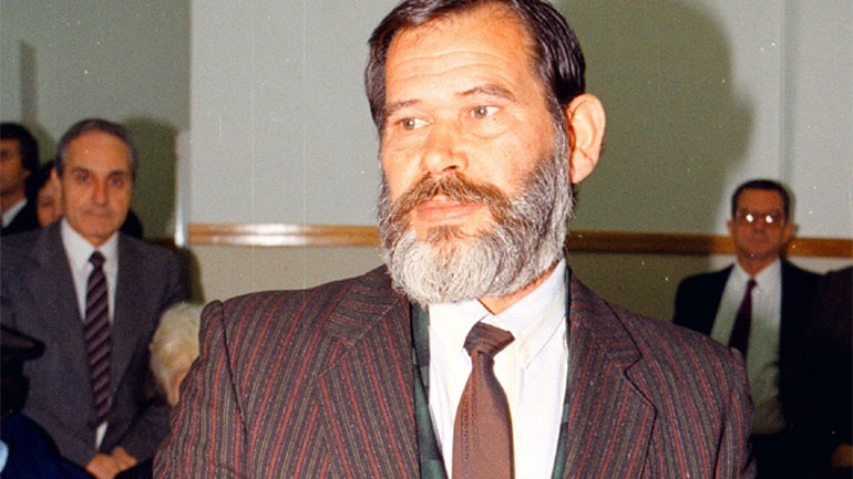 Ο Νίκος Κοεμτζής, η παραγγελιά και το μακρύ ζεϊμπέκικο προς τον θάνατο