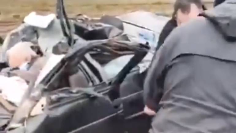 Ουκρανία: Άρμα μάχης πέρασε πάνω από αυτοκίνητο στο προάστιο Όμπολον