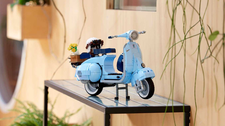 Με 1.106 τουβλάκια φτιάχνεις μια Vespa 125