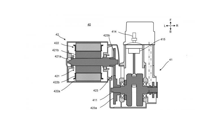 Δεξιά ο θερμικός κινητήρας, αριστερά ο ηλεκτροκινητήρας. Η ισχύς περνάει απευθείας στον στρόφαλο.