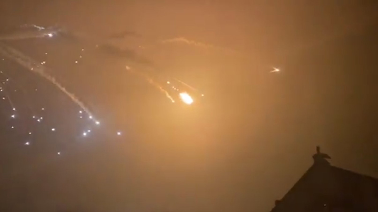 Ουκρανία: Δείτε βίντεο από την κατάρριψη αεροσκάφους πάνω από το Κίεβο