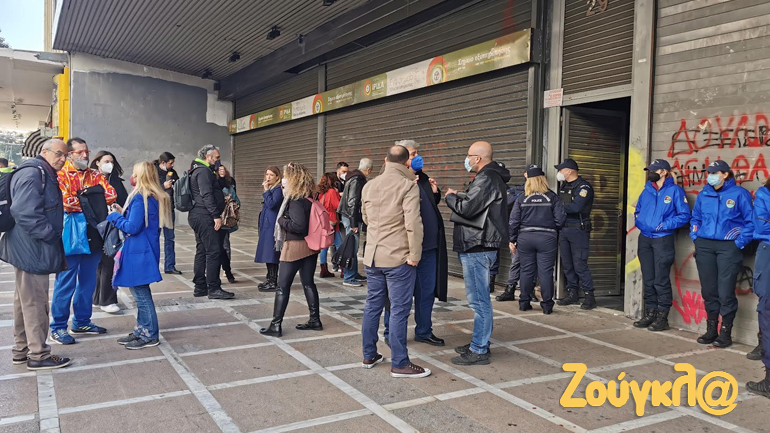 Παράσταση διαμαρτυρίας των Ελλήνων καλλιτεχνών