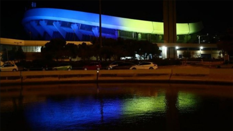 Στα χρώματα της ουκρανικής σημαίας φωτίστηκε το ΣΕΦ