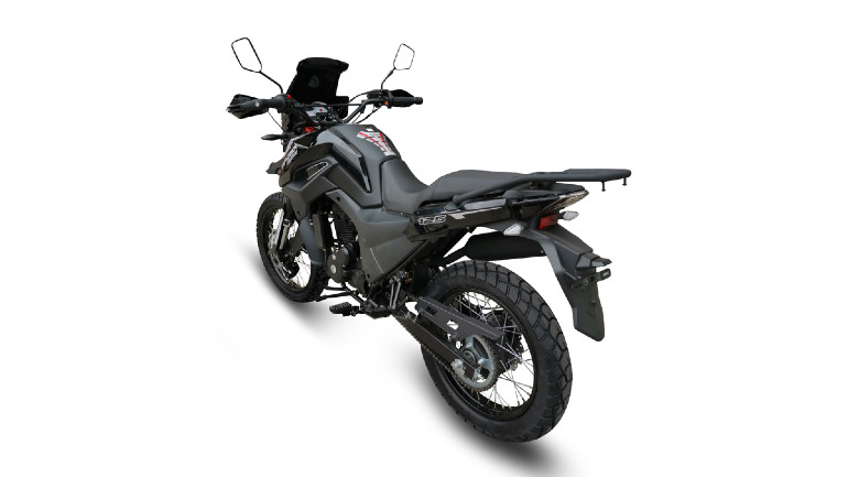 Λεπτή σιλουέτα με ικανοποιητικές διαστάσεις που θυμίζουν μεγαλύτερου κυβισμού μοτοσικλέτα.