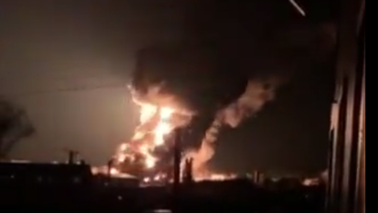 Απανωτές εκρήξεις στα περίχωρα του Κιέβου – Αποθήκη πετρελαίου πήρε φωτιά στο Βασίλκιβ