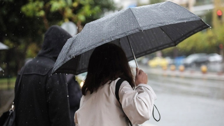 Δυνατή βροχή και ισχυροί άνεμοι στη Θεσσαλονίκη