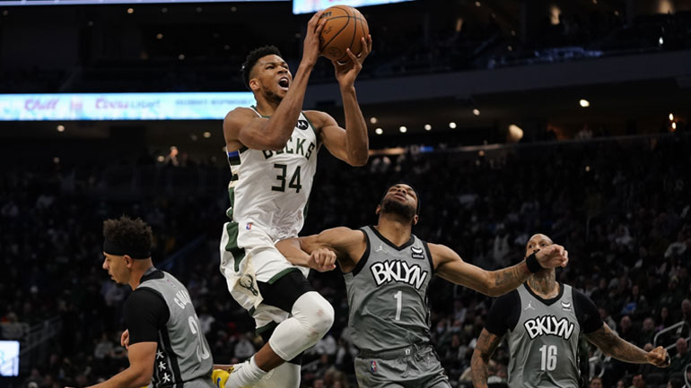 ΝΒΑ: Ήττα των Μπακς από τους Νετς με μοιραίο τον Αντετοκούνμπο