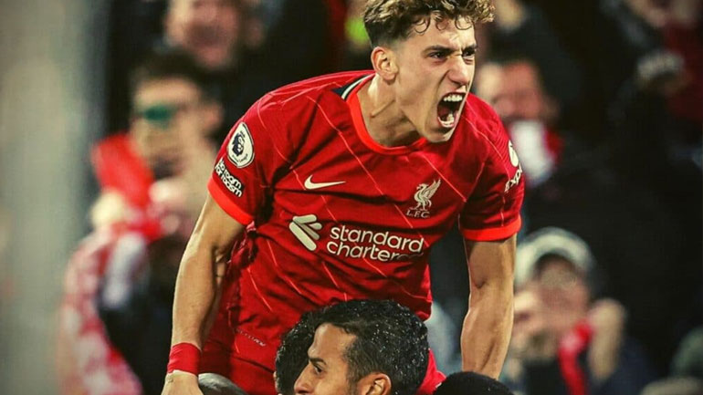 Kώστας Τσιμίκας: Έγινε ο τρίτος Έλληνας που κατακτά κούπα στην Αγγλία!