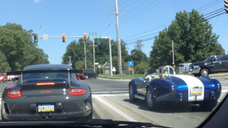 Porsche εναντίον Cobra