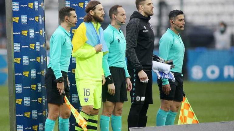 ΠΑΟΚ-Ιωνικός: Με σημαία της Ουκρανίας ο Τσιγκρίνσκι στην παρουσίαση των δύο ομάδων