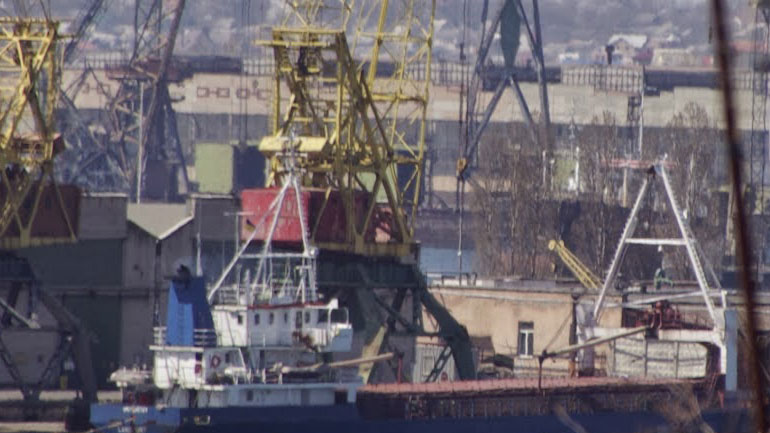 Πλοίο υπό ελληνική σημαία με 6 Έλληνες, εγκλωβισμένο σε λιμάνι της Οδησσού