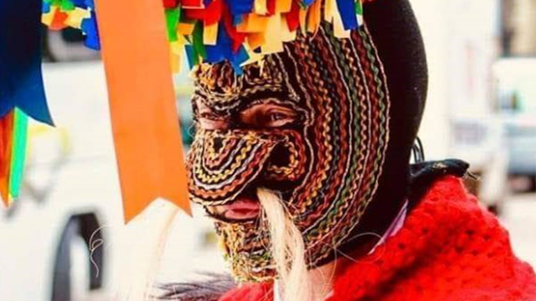 Οι άνθρωποι πίσω από τις εντυπωσιακές στολές των κουδουνοφόρων του Σοχού