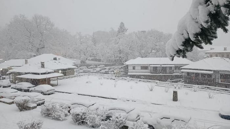 «Ντύθηκε» στα… λευκά το Μέτσοβο