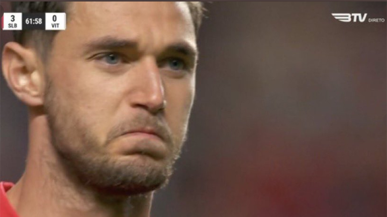 Μπενφίκα: Συγκλονιστικό «standing ovation» για τον Γιάρεμτσουκ – Χειροκροτήθηκε ως ένδειξη στήριξης προς την Ουκρανία