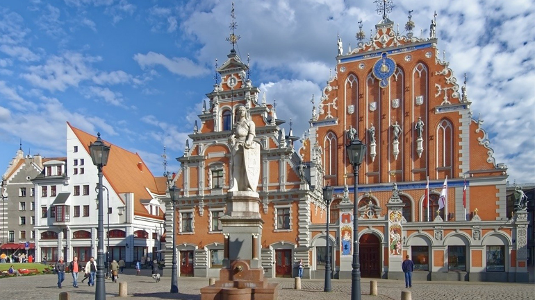 Λετονία: Επιτρέπει με νόμο στους πολίτες της να πολεμήσουν στην Ουκρανία