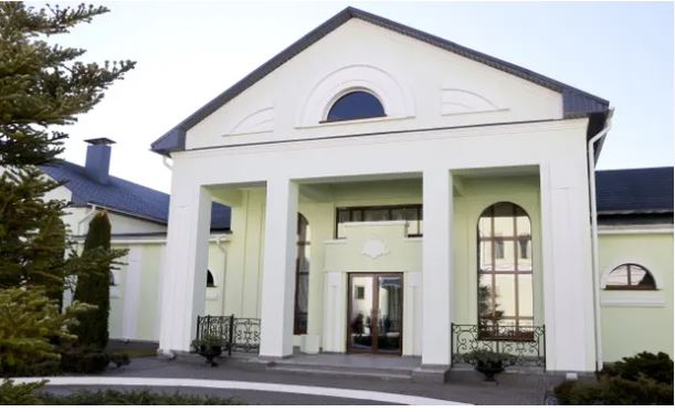 Το κτήριο στο οποίο θα γίνει η συνάντηση των δύο αντιπροσωπειών 