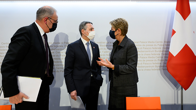 Η Ελβετία υιοθέτησε τις κυρώσεις της ΕΕ κατά της Ρωσίας