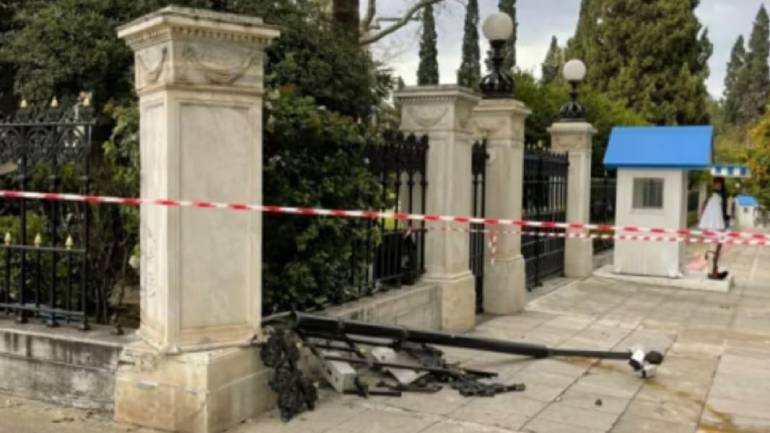 Όταν το Range Rover επώνυμου Aθηναίου γκρέμισε τη μάντρα του Προεδρικού