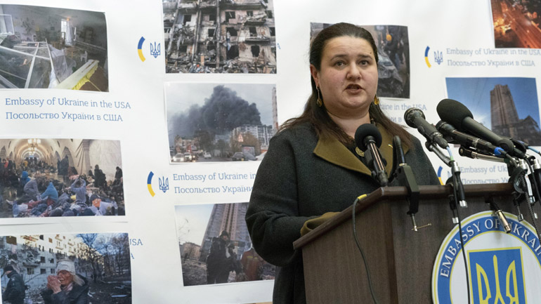 «Η Ρωσία έριξε θερμοβαρική βόμβα τη Δευτέρα», καταγγέλλει η Ουκρανή πρέσβειρα στις ΗΠΑ