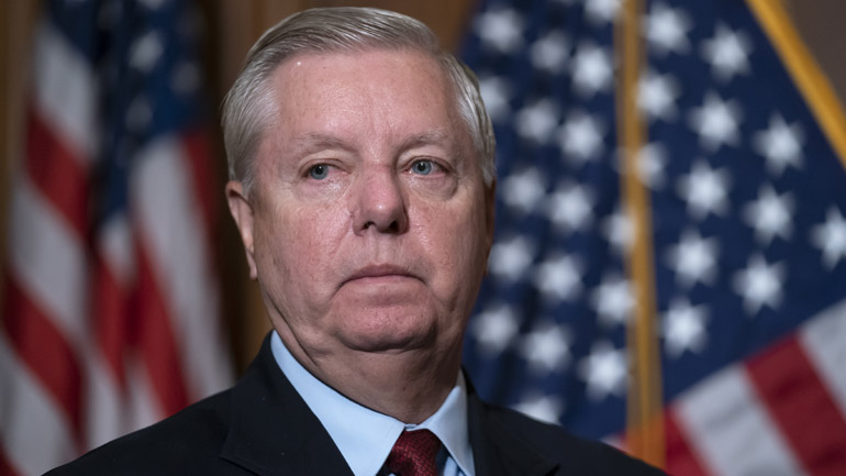 ΗΠΑ: Ρεπουμπλικάνος γερουσιαστής ζητεί από την κυβέρνηση να βάλει στο στόχαστρο την ενεργειακή βιομηχανία της Ρωσίας